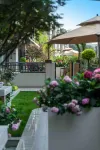 Moru Courtyard