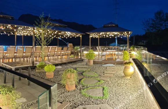 鴿子花客棧民宿（滎經龍蒼溝國家森林公園店）