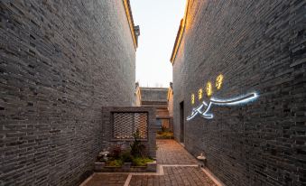 Hidden Momo · Half Foot Garden Hotel