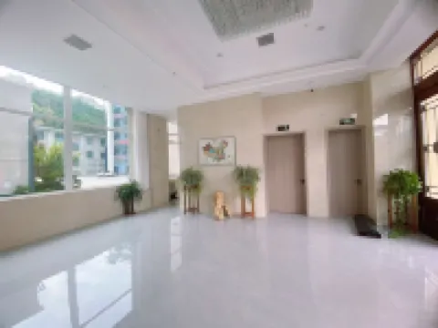 Yinshan Hotel (Li County First People's Hospital) Hotels in Li County