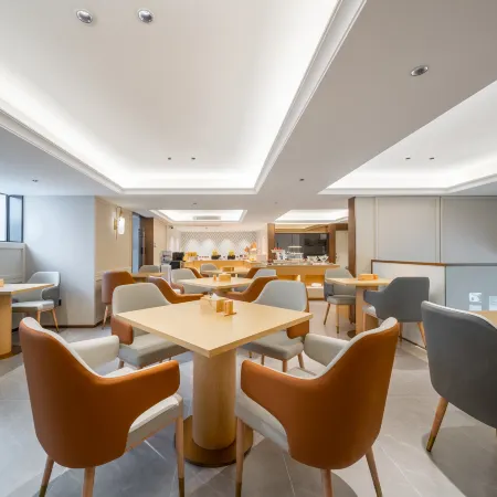 Vienna Hotel (Changsha Songya Lake Luositang Metro Station Branch)