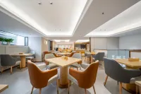 Vienna Hotel (Changsha Songya Lake Luositang Metro Station Branch)