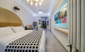 Yuehui Movie Hotel (Zhengzhou Ersha Cultural Creative Park Wanda Plaza)