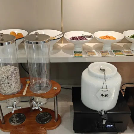 Super 8 Select Hotel (Bayi Road, Shanghai New High-speed Railway Station)