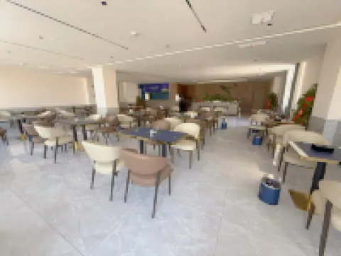 Lanou International Hotel (Xinyang Luoshan Jianghuai South Road)