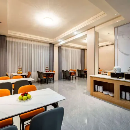 Cat's Faraway Hotel (Lingshui Nanwan Monkey Island)