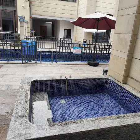 Longmen Nankunshan Evian Four Seasons Cloud Swimming Lane Hot Spring Villa