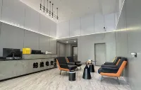 Jingyi E-Sports Hotel (Maoming People's Square)