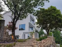 Yiyu Mubai (Tiantai Tongbai Palace) Hotels in Tiantai County