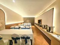 Korla Lifeng Doucheng Hotel (People's Square Peacock River) - New
