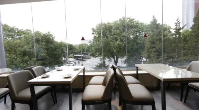 Super 8 Hotel (Beijing Shangdi) Отели рядом с достопримечательностью «Nanhu Island»