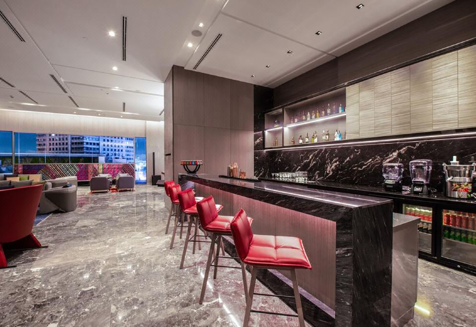 2. 홀리데이 인 조..