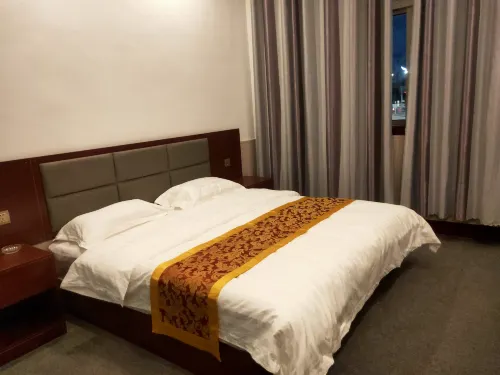 Longxian Jiaotong Hotel - parking