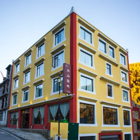Siguniangshan Zhongshan Inn (Changpinggou Scenic Area)