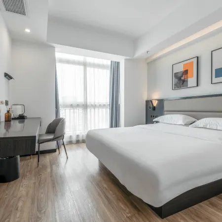 Qianyi Hotel (Yulin Jincheng Center Pedestrian Street Store)