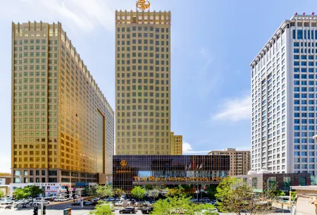 The Royal International Hotel Отели рядом с достопримечательностью «Yike Zhaomeng Monument»