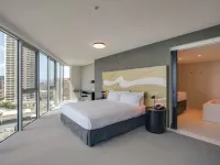Hilton Surfers Paradise Residences Hotels near SkyPoint Climb