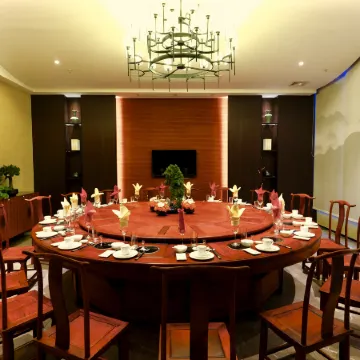 Redwood International Hotel