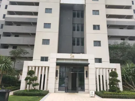 Wuchuan Dolphin Scenic Apartment