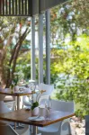 Heart Hotel and Gallery Whitsundays - breakfast