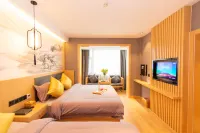 G Joyful · Yinjian Hotel (Kunming Nanping Pedestrian Street Daguanzhuanxin Farmers'Market)