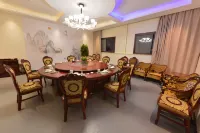 Home Inn Baiyun Hotel (Nanyang Station)