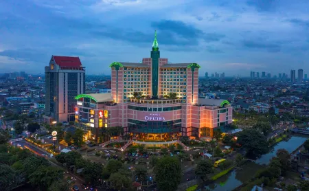 Hotel Ciputra Jakarta managed by Swiss-Belhotel International Отели рядом со станцией Поездная станция Гамбир