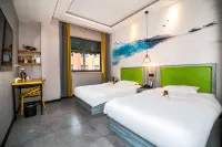 Jiyuan Corner · Meet Theme Hotel - balcony