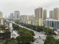 Chaoxi Homestay (Yiyang Avenue Xiongsen International Branch)