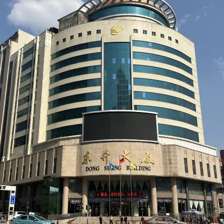 Dongsheng Hotel Отели рядом с достопримечательностью «Центральная кровавая станция Чжан Цзякоу»