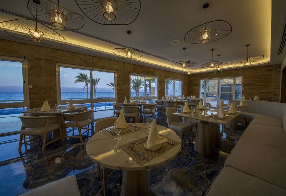 [럭소텔 아카바 비치 리조트의 해변 전경]