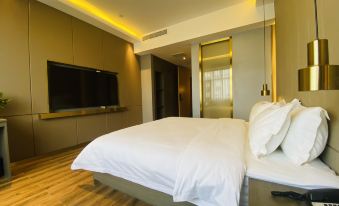 Four Seasons Hot Spring Hotel (Da'an Nenjiangwan Wetland Park High-speed Railway Station)