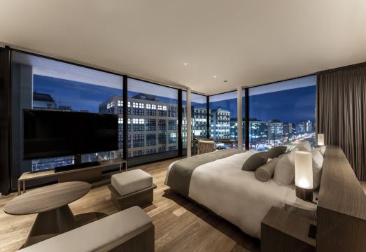 1. 더 로열 파크 ..