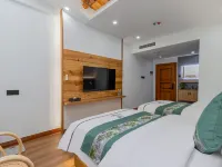 Jiuzhaigou Dongyunge Hotel Отели в г. Цзючжайгоу