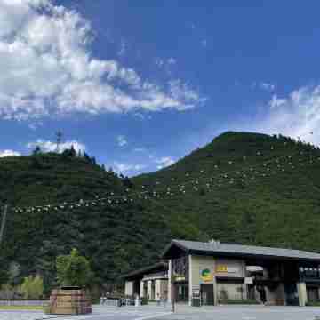 Jiuzhaigou Barecang Homestay Hotel Exterior