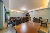 Manbo Hotel (Yichang Wuyue Plaza actually Home Store)