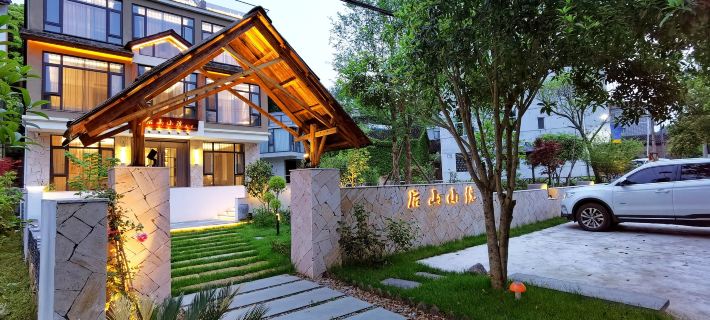 Houshan Courtyard โรงแรมในจินหยุน