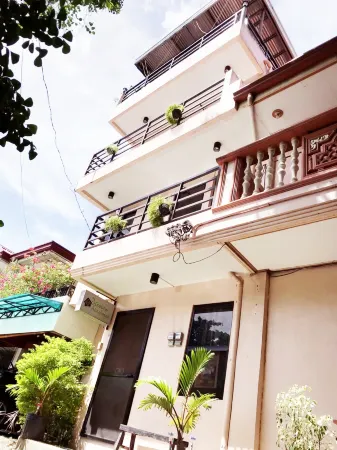 Sinoben Apartments by RedDoorz Отели в г. Cabatuan