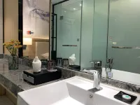 H Hotel (Taiyuan South Railway Station, Shanxi University) - Balcony