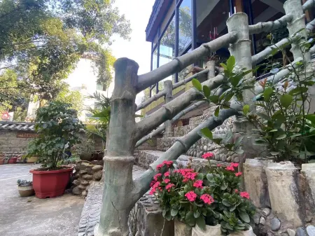 Chisa characteristic town Ruli Jingwan B&B Отели рядом с достопримечательностью «Jiasazhen»