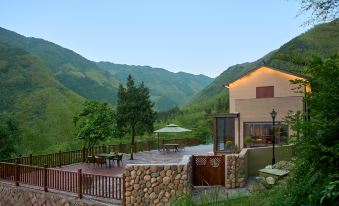 Quzhou Rixi Mountain Middle Homestay