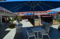Monte Carlo Motor Inn - parking