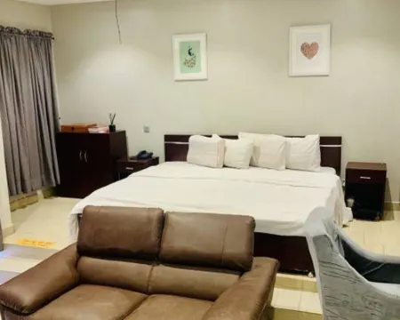 สวีทส์ RM โรงแรมในOjodu