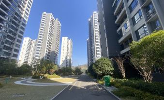 Huanlesong Homestay (Railway Station)