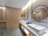 Vienna International Hotel (Tunxi Old Street, Mount Huangshan) Hotels near Cheng's Miyake