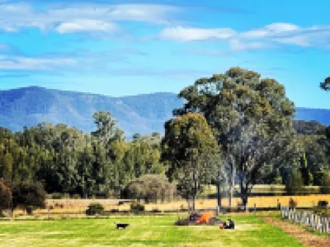 Copper Creek Retreat - Sleep Next Door to the Lions Hotels in Nulkaba
