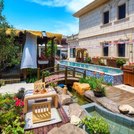 Floral Hotel · Yuexihui Hot Springs hotel (Jinshitan Commercial Center)