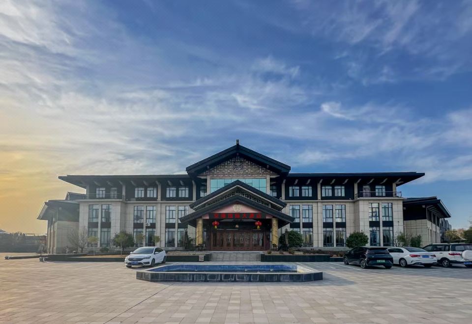 2. 뤄양 공항 국제..
