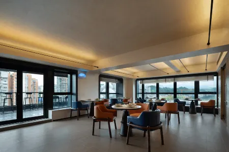 QUEEN Mail Guimai Hotel (Enshi Heruncheng Branch)