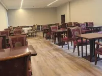 Golmud Fengjin Hotel (Salt Lake Plaza) Hotels in Golmud